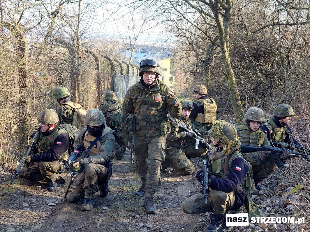 Strzelcy ze Związku Strzeleckiego Oddział Strzegom doskonalą umiejętności bojowe [FOTO] 